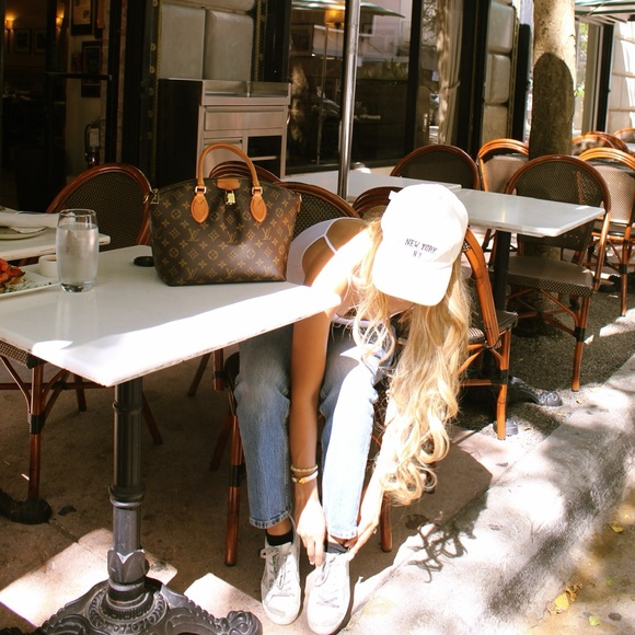 Authentic Louis Vuitton used for a week. - Picture 5 of 7